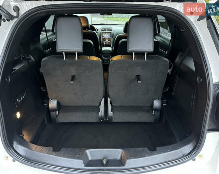 Білий Форд Експлорер, об'ємом двигуна 2.3 л та пробігом 148 тис. км за 16000 $, фото 40 на Automoto.ua