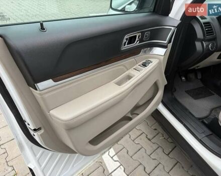 Білий Форд Експлорер, об'ємом двигуна 3.5 л та пробігом 195 тис. км за 12900 $, фото 25 на Automoto.ua