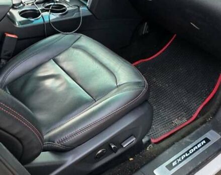 Белый Форд Эксплорер, объемом двигателя 3.5 л и пробегом 89 тыс. км за 25200 $, фото 21 на Automoto.ua