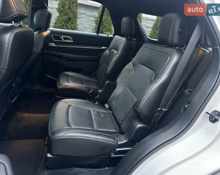 Білий Форд Експлорер, об'ємом двигуна 2.3 л та пробігом 148 тис. км за 16000 $, фото 33 на Automoto.ua