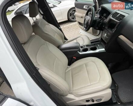 Білий Форд Експлорер, об'ємом двигуна 3.5 л та пробігом 195 тис. км за 12900 $, фото 36 на Automoto.ua