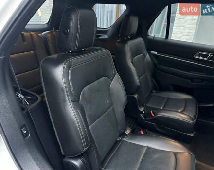 Білий Форд Експлорер, об'ємом двигуна 2.3 л та пробігом 148 тис. км за 16000 $, фото 54 на Automoto.ua