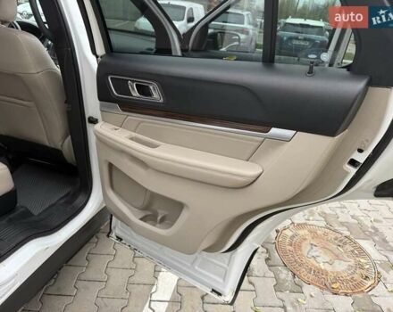 Білий Форд Експлорер, об'ємом двигуна 3.5 л та пробігом 195 тис. км за 12900 $, фото 33 на Automoto.ua