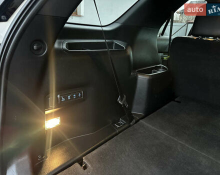 Білий Форд Експлорер, об'ємом двигуна 2.3 л та пробігом 148 тис. км за 16000 $, фото 46 на Automoto.ua