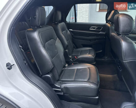 Білий Форд Експлорер, об'ємом двигуна 2.3 л та пробігом 148 тис. км за 16000 $, фото 52 на Automoto.ua