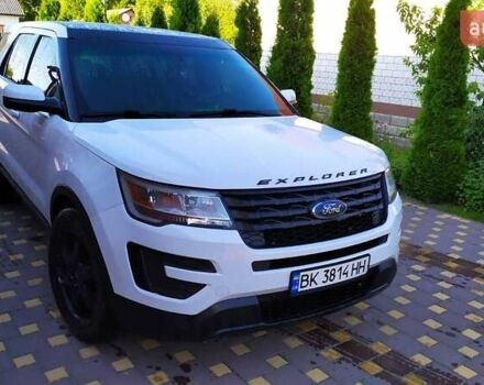 Білий Форд Експлорер, об'ємом двигуна 3.7 л та пробігом 160 тис. км за 17000 $, фото 2 на Automoto.ua