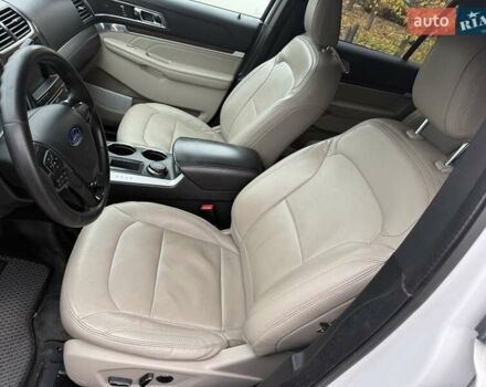 Білий Форд Експлорер, об'ємом двигуна 3.5 л та пробігом 195 тис. км за 12900 $, фото 20 на Automoto.ua