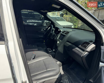 Белый Форд Эксплорер, объемом двигателя 3.73 л и пробегом 136 тыс. км за 19500 $, фото 8 на Automoto.ua