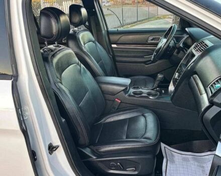 Белый Форд Эксплорер, объемом двигателя 3.5 л и пробегом 59 тыс. км за 9600 $, фото 7 на Automoto.ua