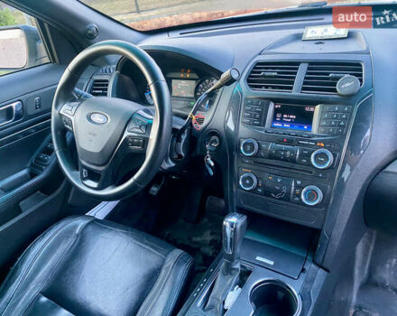 Белый Форд Эксплорер, объемом двигателя 3.5 л и пробегом 201 тыс. км за 14800 $, фото 6 на Automoto.ua