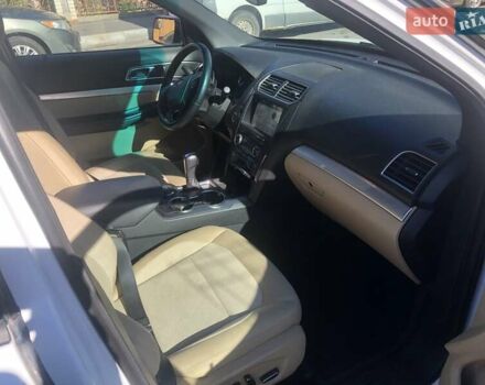 Белый Форд Эксплорер, объемом двигателя 3.5 л и пробегом 199 тыс. км за 17500 $, фото 6 на Automoto.ua