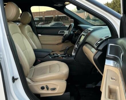 Белый Форд Эксплорер, объемом двигателя 3.5 л и пробегом 58 тыс. км за 8000 $, фото 5 на Automoto.ua