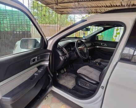 Форд Эксплорер 2017 в Лозовой на Automoto.ua Белый Форд Эксплорер, объемом двигателя 3.5 л и пробегом 128 тыс. км за 23000 $, фото 4 на Automoto.ua