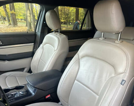 Форд Эксплорер 2018 в Ивано-Франковске на Automoto.ua Белый Форд Эксплорер, объемом двигателя 3.5 л и пробегом 107 тыс. км за 21500 $, фото 8 на Automoto.ua