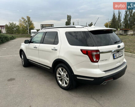 Белый Форд Эксплорер, объемом двигателя 3.5 л и пробегом 148 тыс. км за 23000 $, фото 5 на Automoto.ua