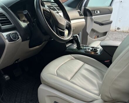 Белый Форд Эксплорер, объемом двигателя 3.5 л и пробегом 177 тыс. км за 17980 $, фото 7 на Automoto.ua