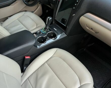 Белый Форд Эксплорер, объемом двигателя 3.5 л и пробегом 177 тыс. км за 17980 $, фото 6 на Automoto.ua