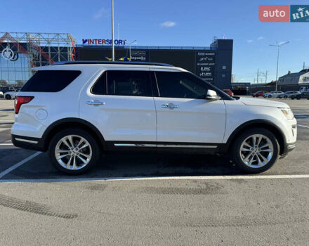 Белый Форд Эксплорер, объемом двигателя 3.5 л и пробегом 143 тыс. км за 26500 $, фото 6 на Automoto.ua