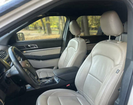 Форд Эксплорер 2018 в Ивано-Франковске на Automoto.ua Белый Форд Эксплорер, объемом двигателя 3.5 л и пробегом 107 тыс. км за 21500 $, фото 7 на Automoto.ua