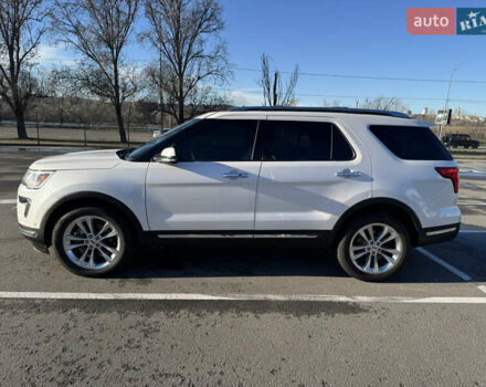 Белый Форд Эксплорер, объемом двигателя 3.5 л и пробегом 143 тыс. км за 26500 $, фото 2 на Automoto.ua