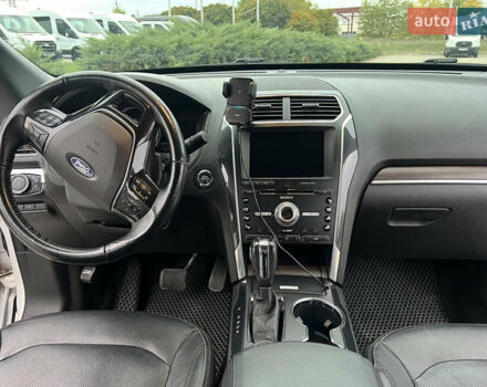 Белый Форд Эксплорер, объемом двигателя 3.5 л и пробегом 148 тыс. км за 23000 $, фото 12 на Automoto.ua