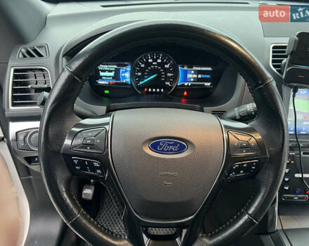 Белый Форд Эксплорер, объемом двигателя 3.5 л и пробегом 148 тыс. км за 23000 $, фото 14 на Automoto.ua