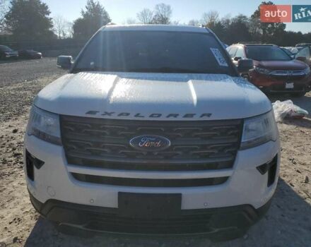 Белый Форд Эксплорер, объемом двигателя 3.5 л и пробегом 117 тыс. км за 3000 $, фото 4 на Automoto.ua