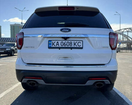 Белый Форд Эксплорер, объемом двигателя 3.5 л и пробегом 143 тыс. км за 26500 $, фото 4 на Automoto.ua