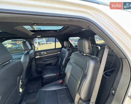 Белый Форд Эксплорер, объемом двигателя 3.5 л и пробегом 143 тыс. км за 26500 $, фото 13 на Automoto.ua