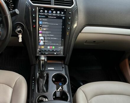 Белый Форд Эксплорер, объемом двигателя 3.5 л и пробегом 177 тыс. км за 17980 $, фото 5 на Automoto.ua