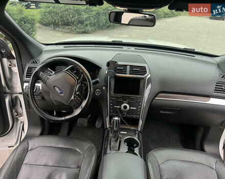 Белый Форд Эксплорер, объемом двигателя 3.5 л и пробегом 148 тыс. км за 23000 $, фото 18 на Automoto.ua