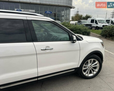 Белый Форд Эксплорер, объемом двигателя 3.5 л и пробегом 148 тыс. км за 23000 $, фото 2 на Automoto.ua