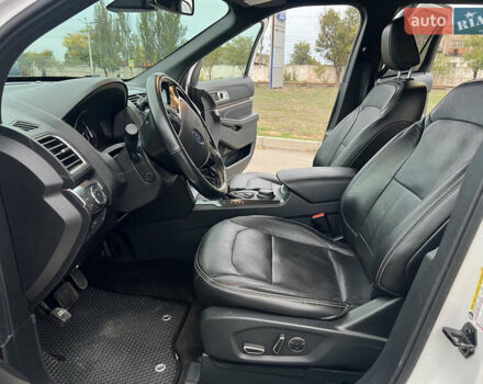 Белый Форд Эксплорер, объемом двигателя 3.5 л и пробегом 148 тыс. км за 23000 $, фото 16 на Automoto.ua