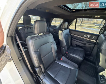 Белый Форд Эксплорер, объемом двигателя 3.5 л и пробегом 143 тыс. км за 26500 $, фото 12 на Automoto.ua