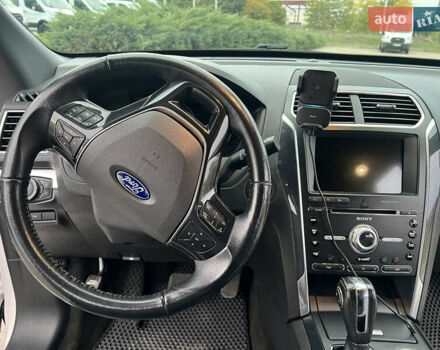 Белый Форд Эксплорер, объемом двигателя 3.5 л и пробегом 148 тыс. км за 23000 $, фото 11 на Automoto.ua