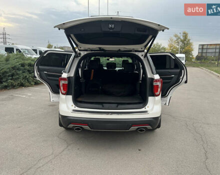 Белый Форд Эксплорер, объемом двигателя 3.5 л и пробегом 148 тыс. км за 23000 $, фото 22 на Automoto.ua