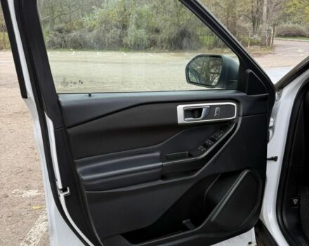 Белый Форд Эксплорер, объемом двигателя 2.3 л и пробегом 106 тыс. км за 27000 $, фото 11 на Automoto.ua