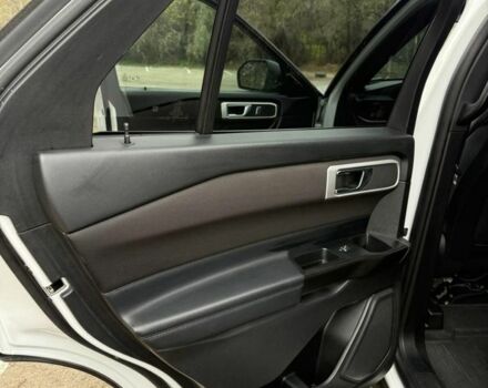 Белый Форд Эксплорер, объемом двигателя 2.3 л и пробегом 106 тыс. км за 27000 $, фото 12 на Automoto.ua