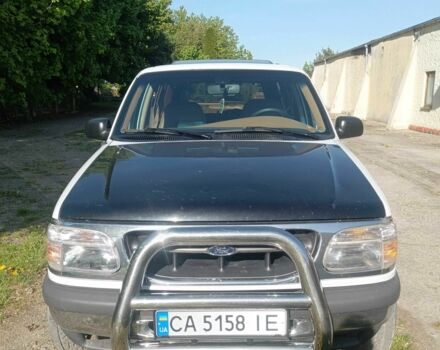 Белый Форд Эксплорер, объемом двигателя 4 л и пробегом 234 тыс. км за 4800 $, фото 1 на Automoto.ua