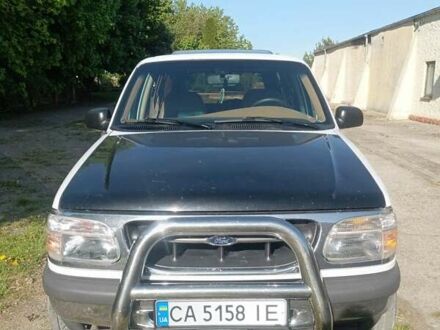 Белый Форд Эксплорер, объемом двигателя 4 л и пробегом 234 тыс. км за 5700 $, фото 1 на Automoto.ua