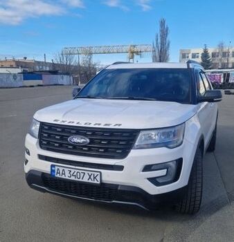Белый Форд Эксплорер, объемом двигателя 2.25 л и пробегом 235 тыс. км за 17000 $, фото 1 на Automoto.ua
