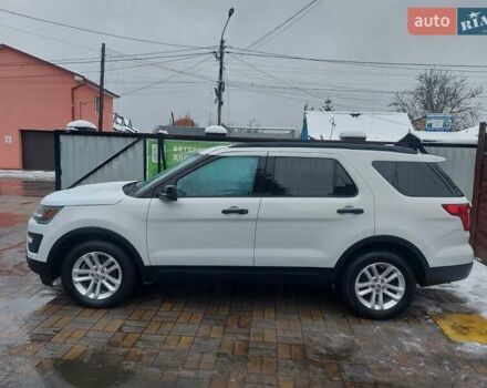 Білий Форд Експлорер, об'ємом двигуна 2.3 л та пробігом 161 тис. км за 17000 $, фото 1 на Automoto.ua