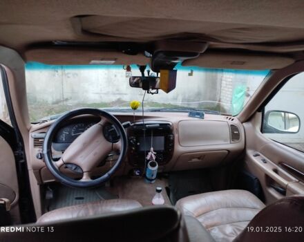 Черный Форд Эксплорер, объемом двигателя 4 л и пробегом 328 тыс. км за 1700 $, фото 6 на Automoto.ua