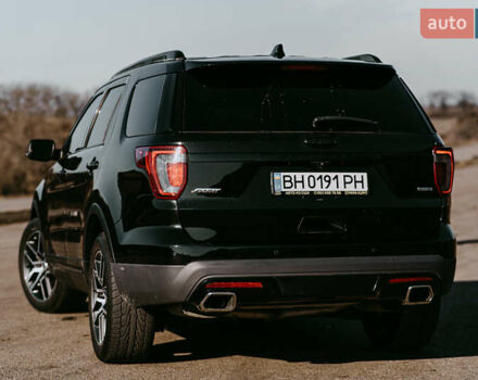 Черный Форд Эксплорер, объемом двигателя 3.5 л и пробегом 175 тыс. км за 23932 $, фото 4 на Automoto.ua