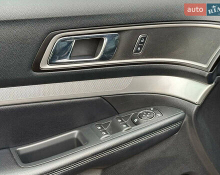 Черный Форд Эксплорер, объемом двигателя 2.3 л и пробегом 178 тыс. км за 13990 $, фото 9 на Automoto.ua