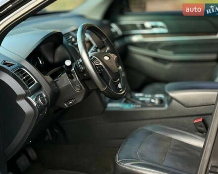 Черный Форд Эксплорер, объемом двигателя 3.5 л и пробегом 208 тыс. км за 21499 $, фото 15 на Automoto.ua