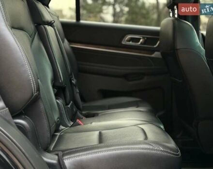 Черный Форд Эксплорер, объемом двигателя 3.5 л и пробегом 208 тыс. км за 21499 $, фото 18 на Automoto.ua