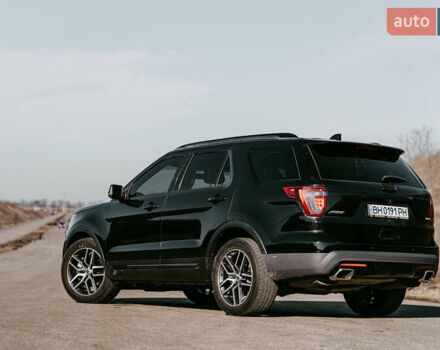 Черный Форд Эксплорер, объемом двигателя 3.5 л и пробегом 175 тыс. км за 23932 $, фото 3 на Automoto.ua