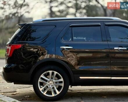 Черный Форд Эксплорер, объемом двигателя 3.5 л и пробегом 208 тыс. км за 21499 $, фото 10 на Automoto.ua