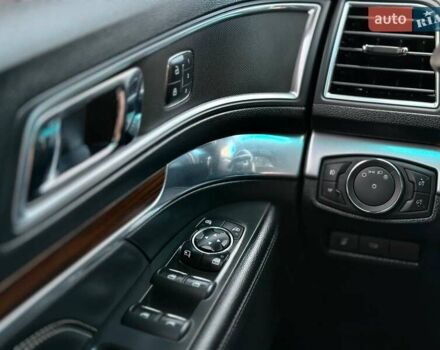 Черный Форд Эксплорер, объемом двигателя 3.5 л и пробегом 208 тыс. км за 21499 $, фото 21 на Automoto.ua